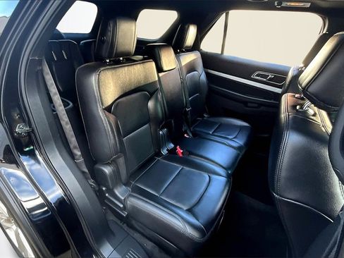 Used 2017 Ford Explorer XLT w/ XLT Technology Feature Bundle image 25