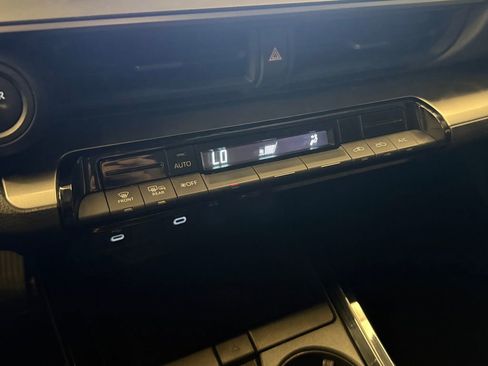 Used 2024 Toyota Prius LE FWD image 15