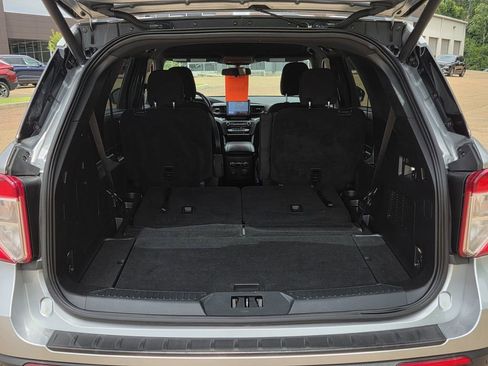 Used 2020 Ford Explorer XLT RWD image 24