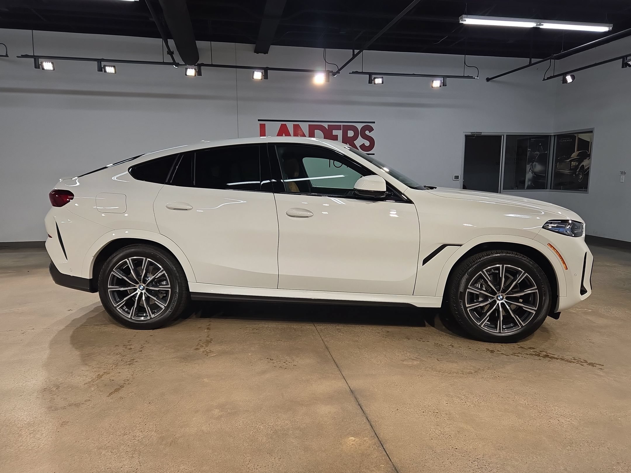 Used 2024 BMW X6 xDrive40i w/ Premium Package AWD/4WD image 8