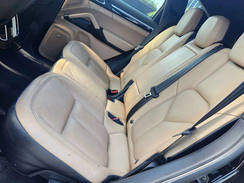 Used 2017 Porsche Cayenne AWD/4WD image 29
