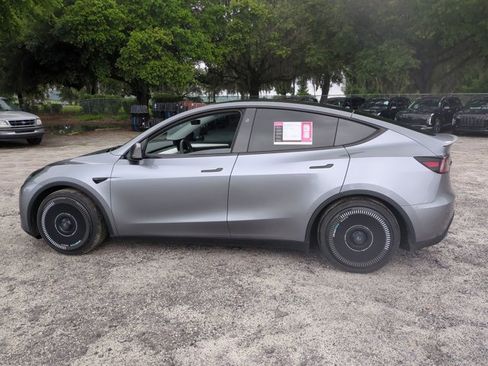 Used 2024 Tesla Model Y Performance AWD/4WD image 9