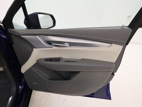 Used 2025 Cadillac XT5 Premium Luxury image 23