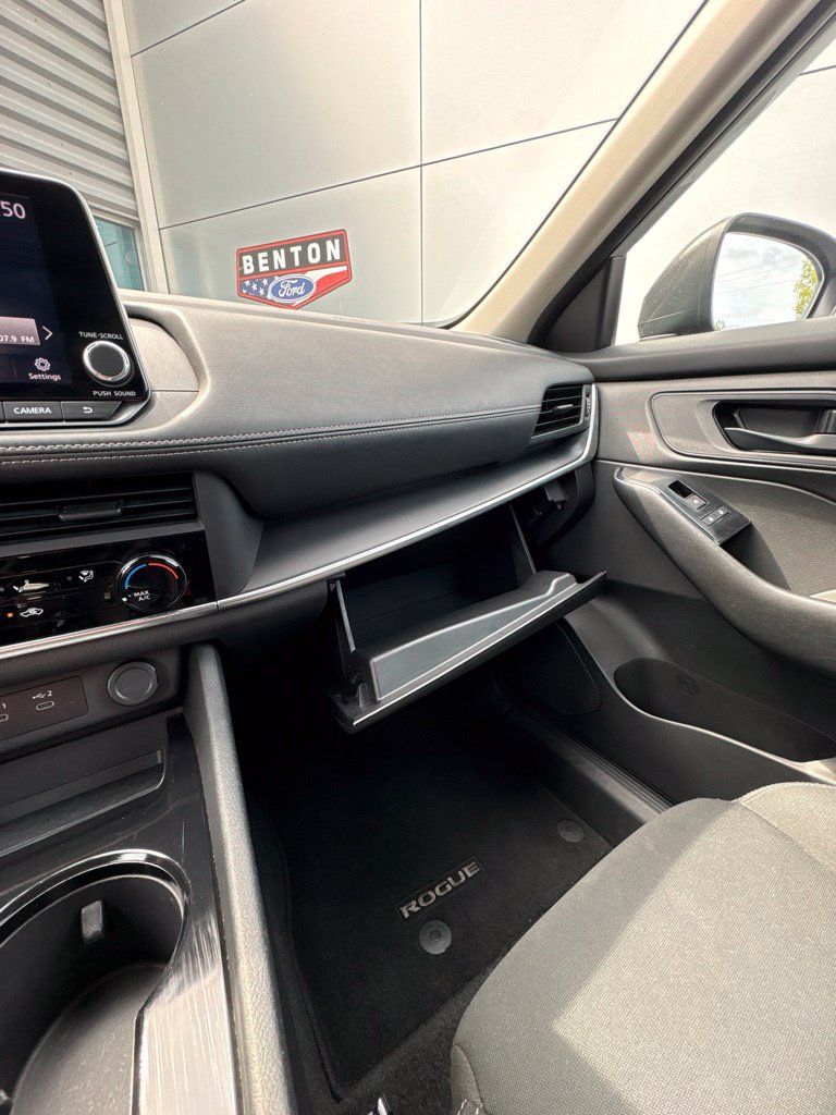 Used 2024 Nissan Rogue S FWD image 25