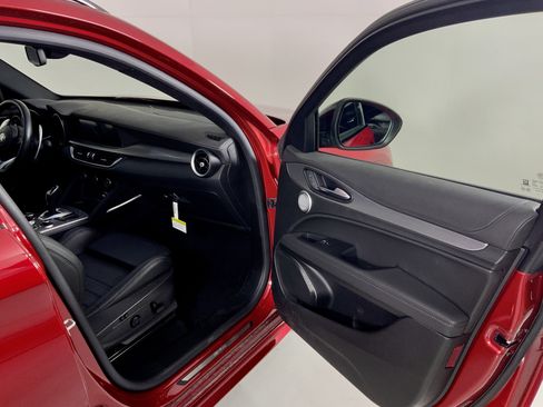 Used 2023 Alfa Romeo Stelvio Veloce image 33
