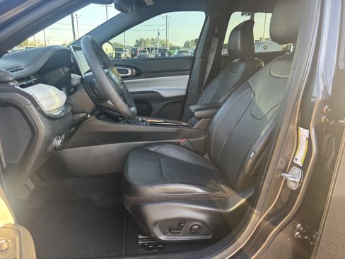 Used 2023 Jeep Compass Limited w/ Elite Group AWD/4WD image 10