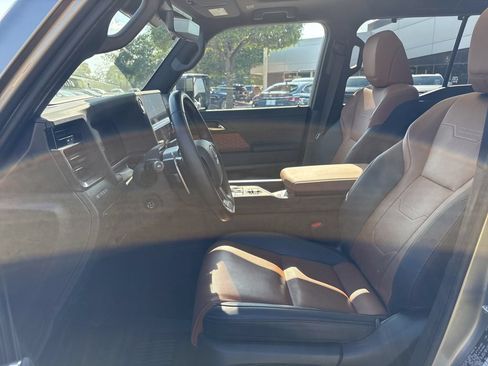 Used 2024 Lexus GX 550 w/ Accessory Package (2T) AWD/4WD image 20