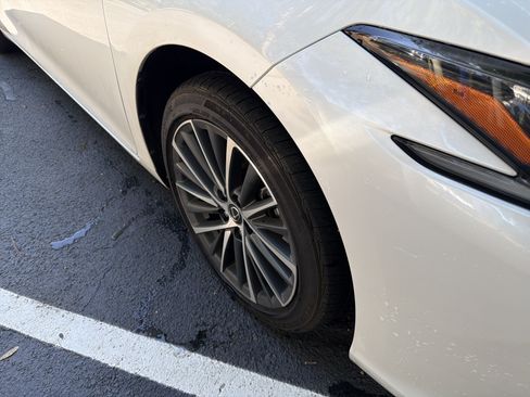 Certified 2025 Lexus ES 300h w/ Premium Package FWD image 11