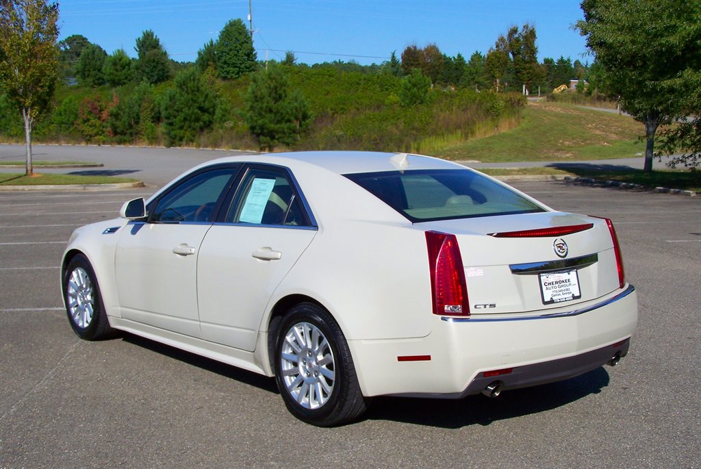 Used 2010 Cadillac CTS Luxury RWD image 4