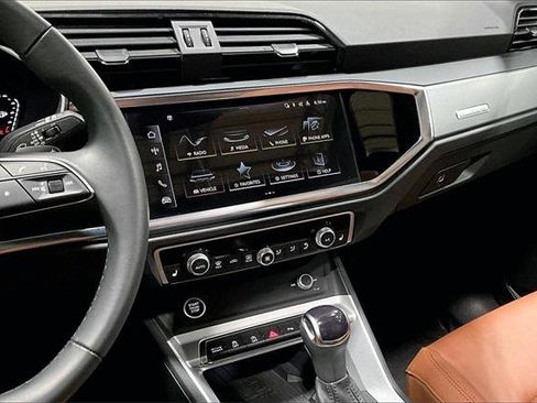 Certified 2025 Audi Q3 2.0T Premium w/ Convenience Package image 6