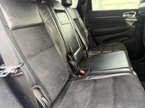 Used 2018 Jeep Grand Cherokee Altitude AWD/4WD image 18