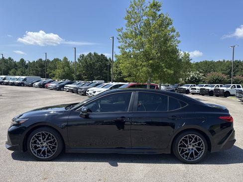 Used 2025 Toyota Camry SE w/ Convenience Package FWD image 4