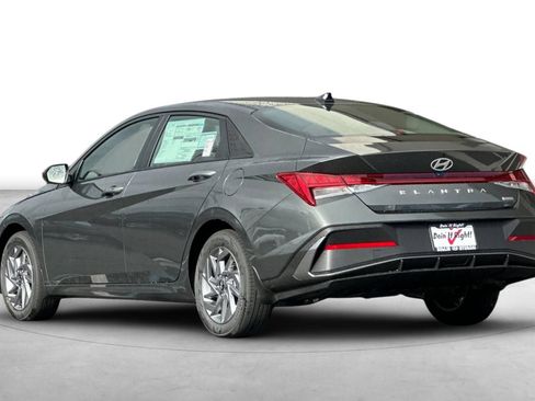 Used 2026 Hyundai Elantra Hybrid FWD image 4