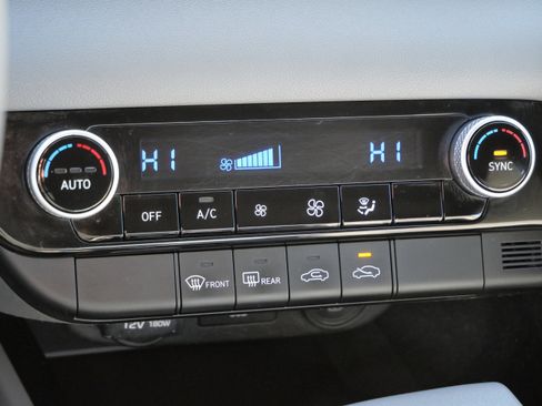 Certified 2023 Hyundai Elantra SEL image 24