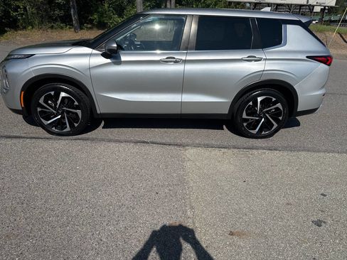 Used 2022 Mitsubishi Outlander SE image 6