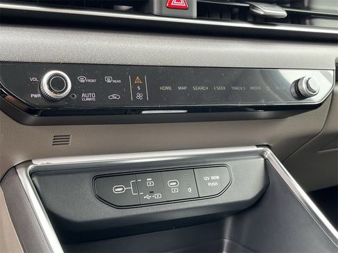 New 2026 Kia Carnival EX image 11