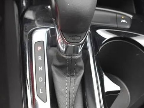 Used 2025 Chevrolet Trax LT image 35