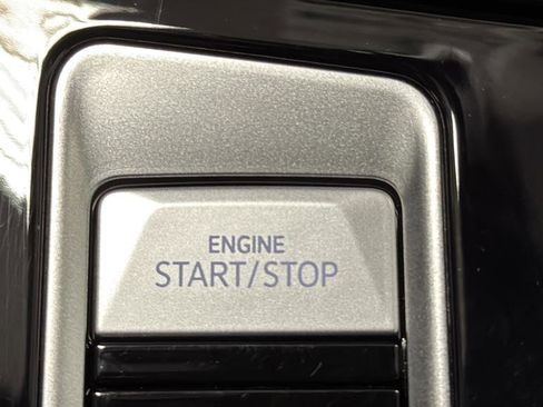 Used 2025 Volkswagen Atlas SEL Premium R-Line image 22