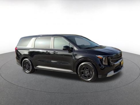Used 2026 Kia Carnival FWD image 2