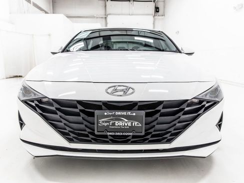 Used 2023 Hyundai Elantra SEL image 11