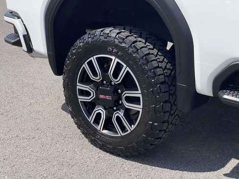 Used 2023 GMC Sierra 2500 AT4 w/ AT4 Preferred Package AWD/4WD image 39