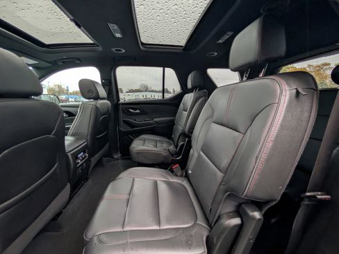 Used 2023 Chevrolet Traverse RS image 38