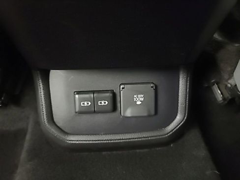 Used 2025 Toyota Highlander Platinum AWD/4WD image 25