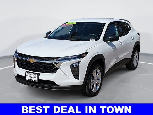 New 2026 Chevrolet Trax LS w/ Driver Confidence Package FWD image 7
