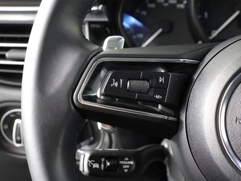 Used 2025 Porsche Macan image 14