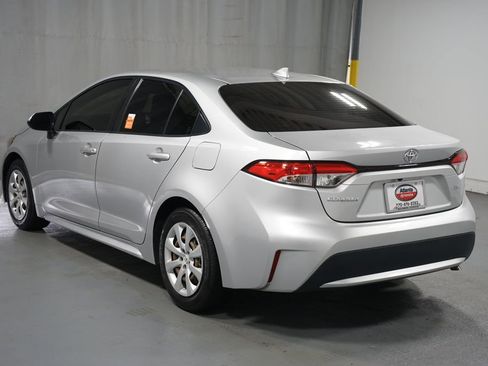 Used 2022 Toyota Corolla LE image 6