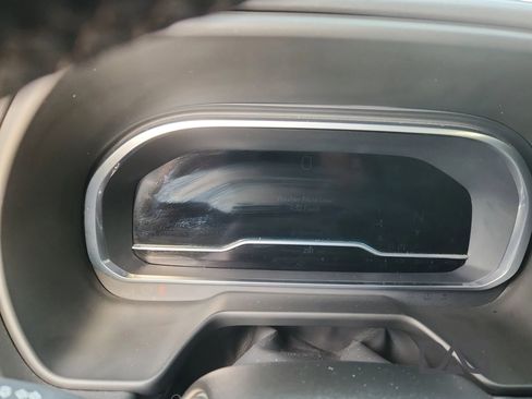 Used 2023 Chevrolet Suburban Premier image 33