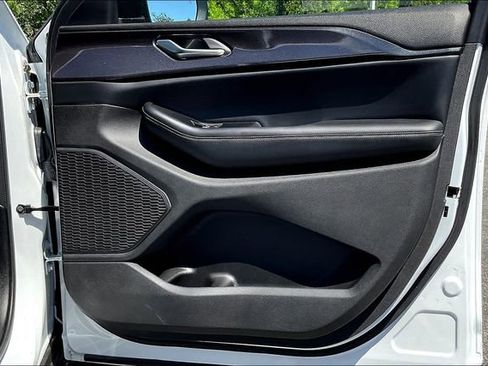 New 2023 Jeep Grand Cherokee L Laredo image 26