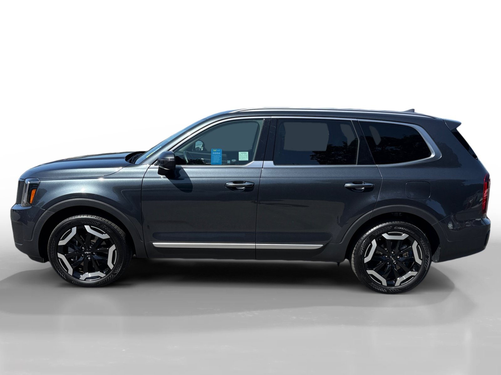 Used 2024 Kia Telluride S FWD image 2
