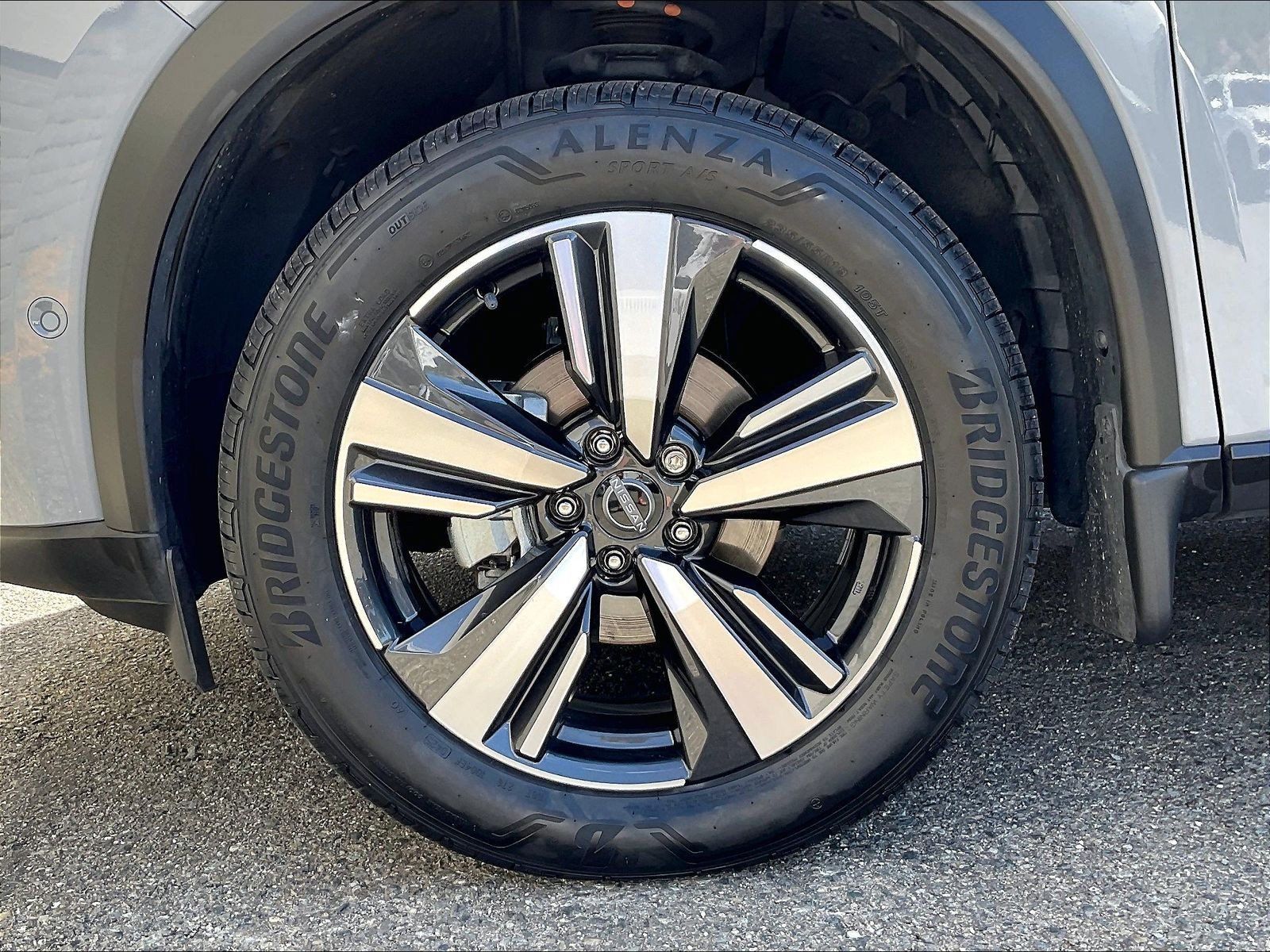 Used 2023 Nissan Rogue Platinum AWD/4WD image 8