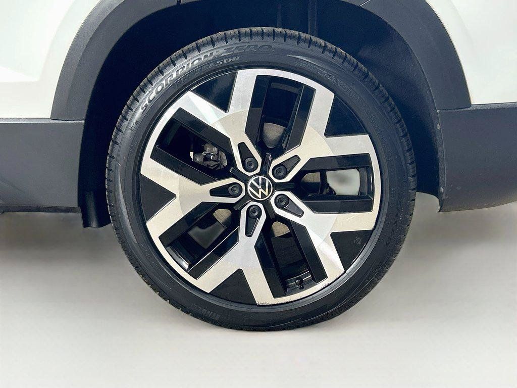 Certified 2023 Volkswagen Taos SEL AWD/4WD image 32