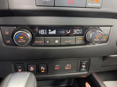 Used 2024 Nissan Frontier SL AWD/4WD image 26