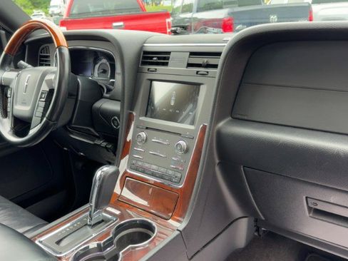 Used 2017 Lincoln Navigator Select AWD/4WD image 19