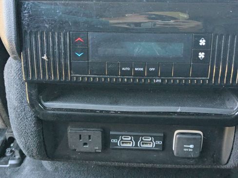 Used 2022 Jeep Wagoneer Series II AWD/4WD image 16