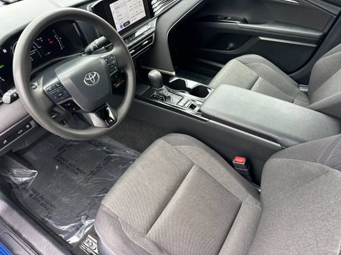 Used 2025 Toyota Camry LE FWD image 9