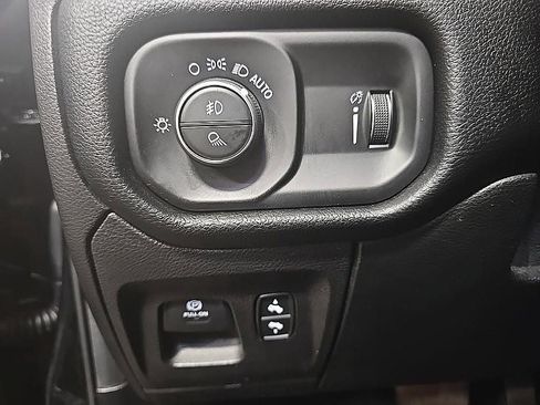 Used 2020 RAM 1500 Big Horn AWD/4WD image 13