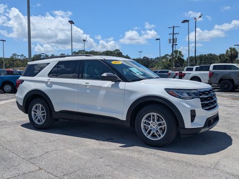 New 2026 Ford Explorer Active w/ Active Comfort Package RWD image 2