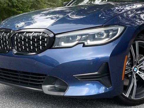 Used 2021 BMW 330i Sedan w/ Premium Package RWD image 3
