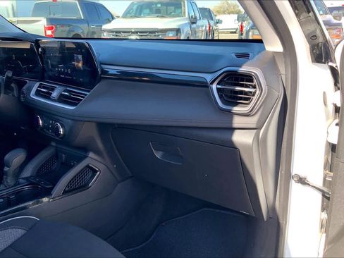 Used 2024 Chevrolet TrailBlazer LS image 19