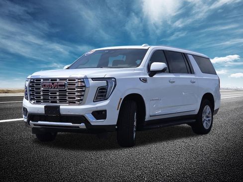 Used 2025 GMC Yukon XL Denali AWD/4WD image 17