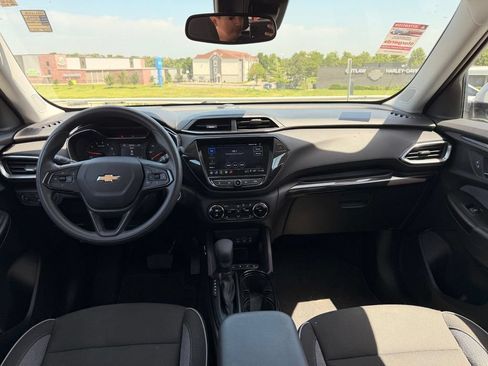 Used 2023 Chevrolet TrailBlazer LT w/ Convenience Package FWD image 3