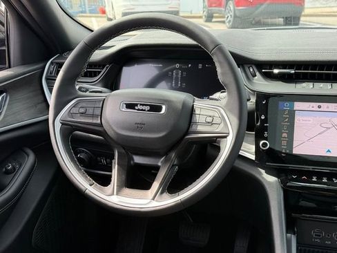 New 2026 Jeep Grand Cherokee Altitude image 13