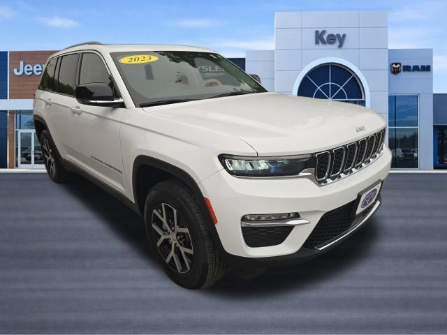 Used 2023 Jeep Grand Cherokee Limited AWD/4WD image 3