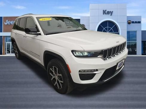 Used 2023 Jeep Grand Cherokee Limited AWD/4WD image 3