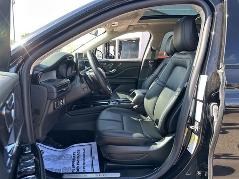 Used 2024 Lincoln Corsair AWD w/ Equipment Group 101A image 9