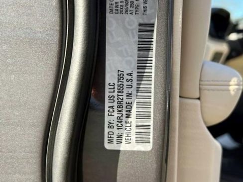 New 2026 Jeep Grand Cherokee L Limited w/ Luxury Tech Group II AWD/4WD image 9